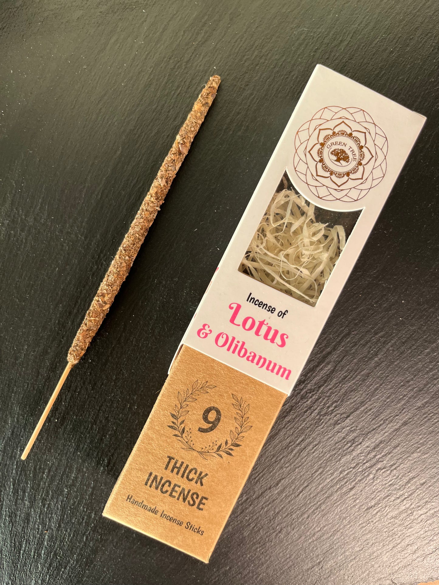 Lotus & Olibanum - Handgemachte Räucherstäbchen(9 Stück)