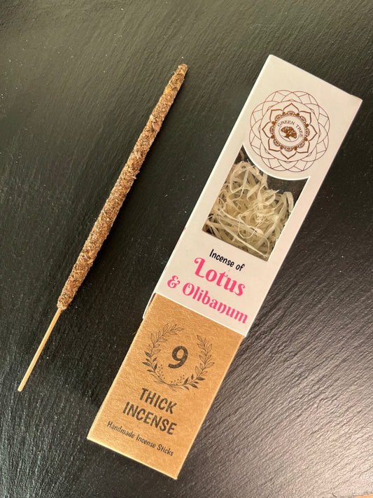 Lotus & Olibanum - Handgemachte Räucherstäbchen(9 Stück)